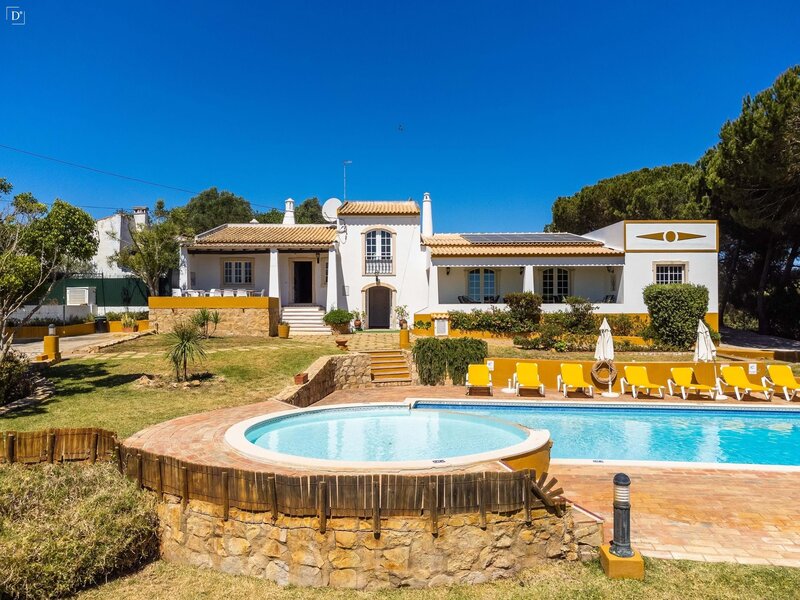 House 5 bedrooms Albufeira e Olhos de Água - swimming pool, solar panels, alarm, terrace, barbecue, gardens