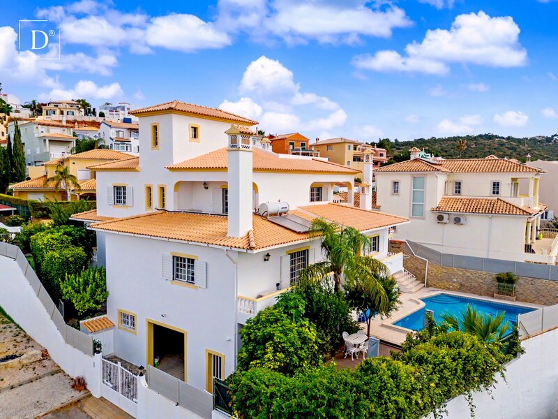 House 8 bedrooms Loulé (são Clemente) - backyard, barbecue, swimming pool, fireplace, alarm, garden, equipped, balconies, terrace, garage, double glazing, automatic gate, air conditioning, solar panels