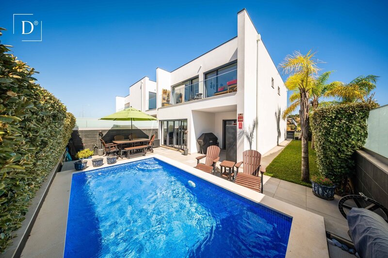 House 4 bedrooms Guia Albufeira - barbecue, air conditioning, garden, solar panels, balconies, swimming pool, store room, terrace, double glazing