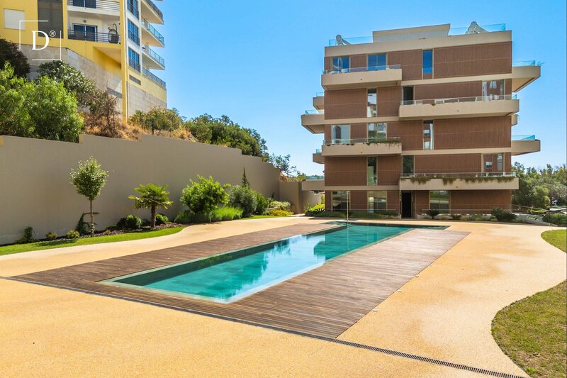 Apartamento novo T3 Praia da Rocha Portimão - jardins, depósito, piscina, varandas, vaga de garagem, garagem