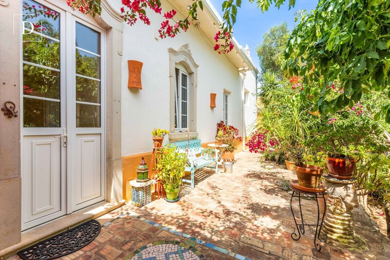 House 9 bedrooms Moncarapacho Olhão - terraces, balcony, double glazing, tiled stove, gardens, sauna