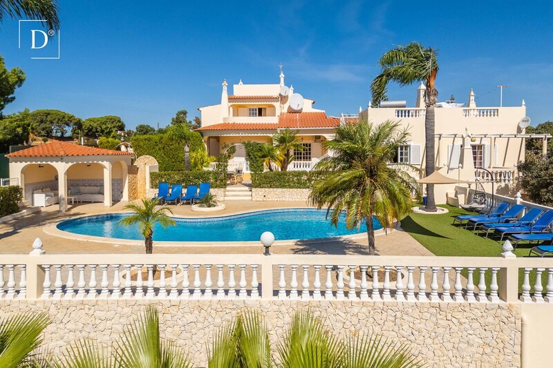 House 9 bedrooms in the countryside Carvoeiro Lagoa (Algarve) - swimming pool, solar panels, terraces, barbecue, garden