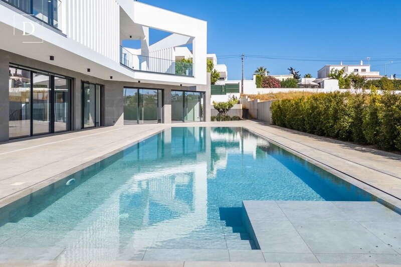 House new 4 bedrooms Albufeira e Olhos de Água - terraces, swimming pool, sea view, garage, gardens, barbecue, balcony