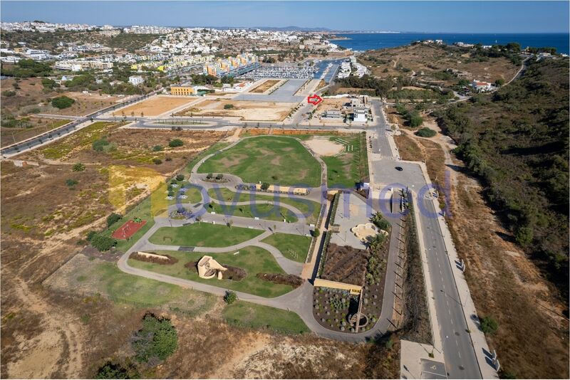 Land uusi with 488sqm Marina de Albufeira
