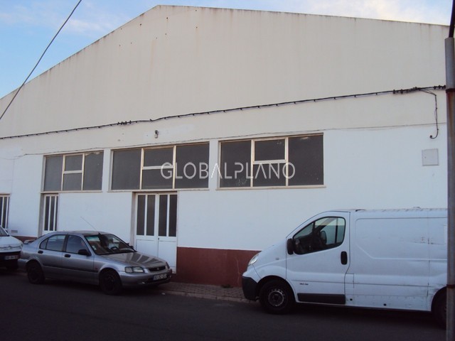 Warehouse well located Mex. da Carregação Parchal Lagoa (Algarve)