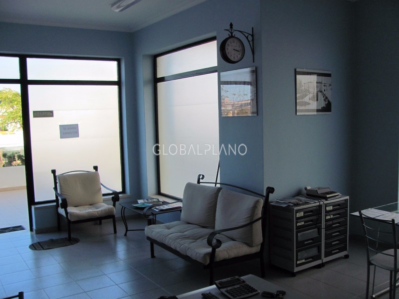 Shop spacious Vale de França Portimão