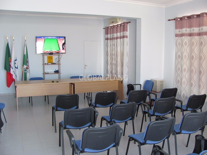 Shop spacious Vale de França Portimão - reception, store room