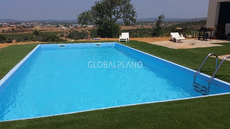 Moradia V6 Vales de Algoz Silves - painéis solares, piscina, portão automático, jardim, garagem, lareira