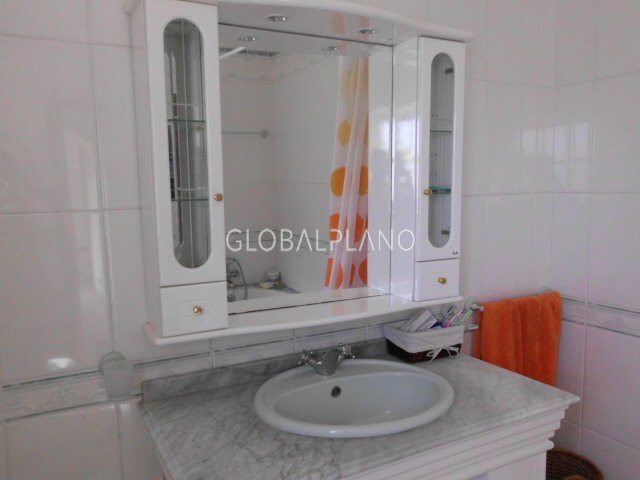 1000013727_house-sell-montes-de-alvor-1st-floor-bathroom-attached-bedroom.jpg