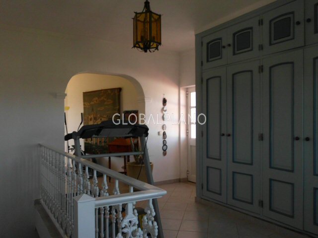 1000013727_house-to-sell-big-pool-terrace-garden-montes-de-alvor-algarve.jpg