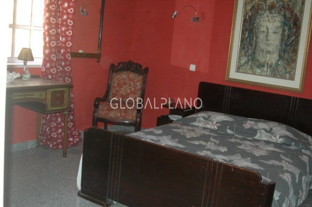 1000013727_house-to-sell-in-alvor-bedroom-1.jpg