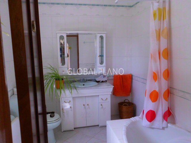 1000013727_house-to-sell-montes-de-alvor-bathroom-1st-floor-bedroom.jpg