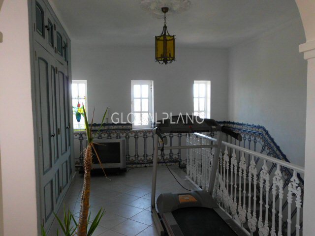 1000013727_house-to-sell-prime-location-villa-with-pool-alvor-algarvet.jpg