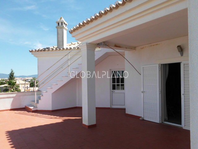 1000013727_villa-to-sell-montes-alvor-big-terrace-algarve.jpg