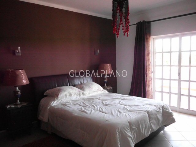 1000013727_villa-to-sell-montes-de-alvor-bedroom-1st-floor-to-terrace.jpg