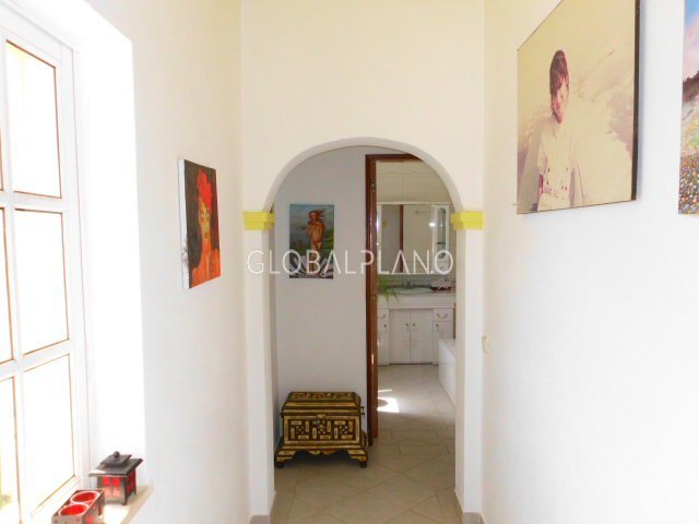 1000013727_villa-to-sell-montes-de-alvor-corridor-1st-floor.jpg