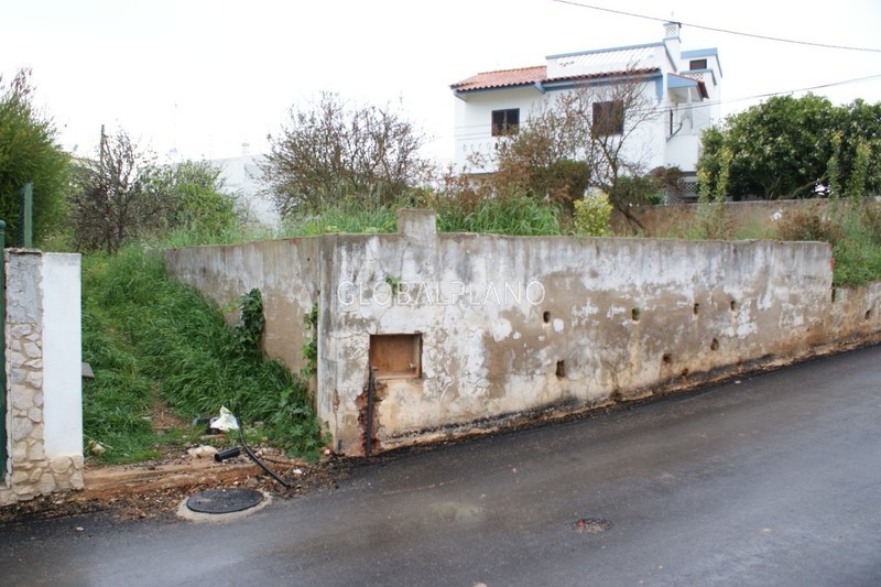 Lote de terreno com 670m2 Mexilhoeira Grande Portimão