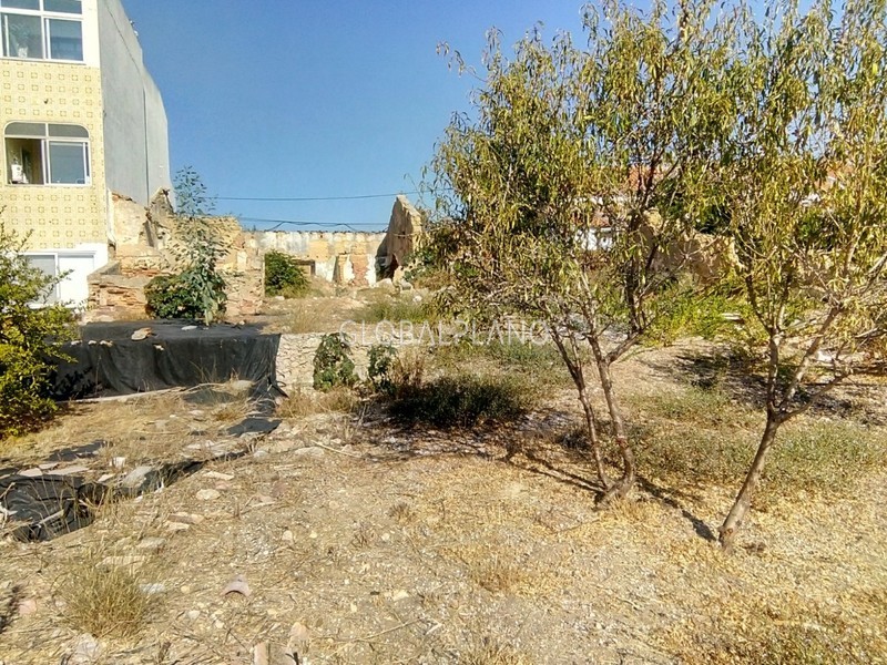 Plot with 546sqm Calvário Estômbar Lagoa (Algarve) - easy access, construction viability