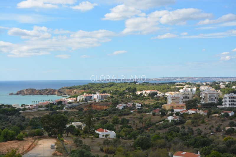 Apartamento T4 Praia da Rocha Portimão - condomínio privado, alarme, garagem, terraço, piscina, jardim, arrecadação, ar condicionado