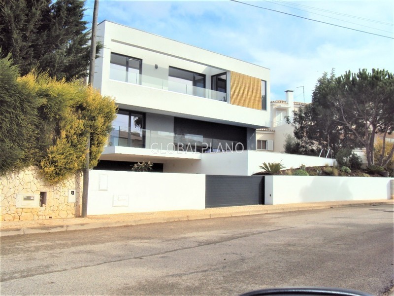 House V4 Modern Portimão - swimming pool, sea view, fireplace, solar panels, garage, garden, balcony