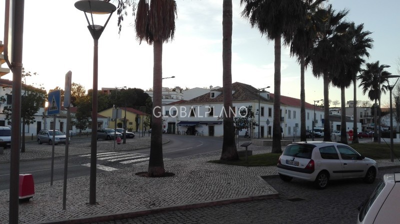 Shop in the center Mexilhoeira da Carregação Estômbar Lagoa (Algarve) - storefront