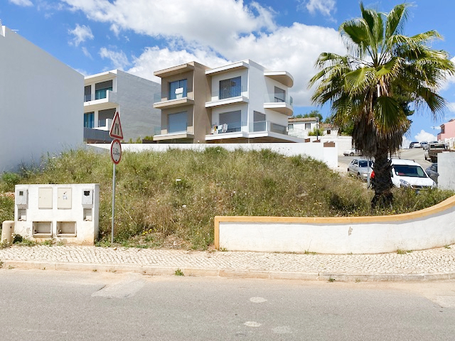 Plot with 312sqm Estômbar Lagoa (Algarve)
