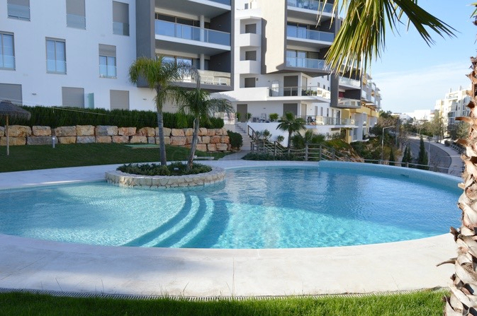 Apartamento de luxo T1+1 Vila Rosa/ Portimão - piscina, terraços, ar condicionado, garagem, condomínio privado, jardins, alarme