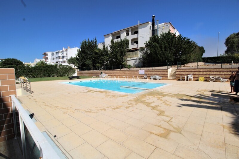 Apartamento T4 Má Partilha/ Alvor Portimão - cozinha equipada, equipado, jardins, garagem, piscina, condomínio fechado, terraço, ar condicionado