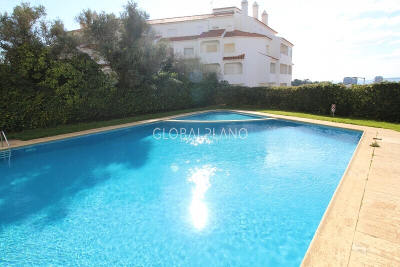 Apartamento T2 Amoreira/ Alvor Portimão - jardins, piscina, varanda, condomínio privado, garagem