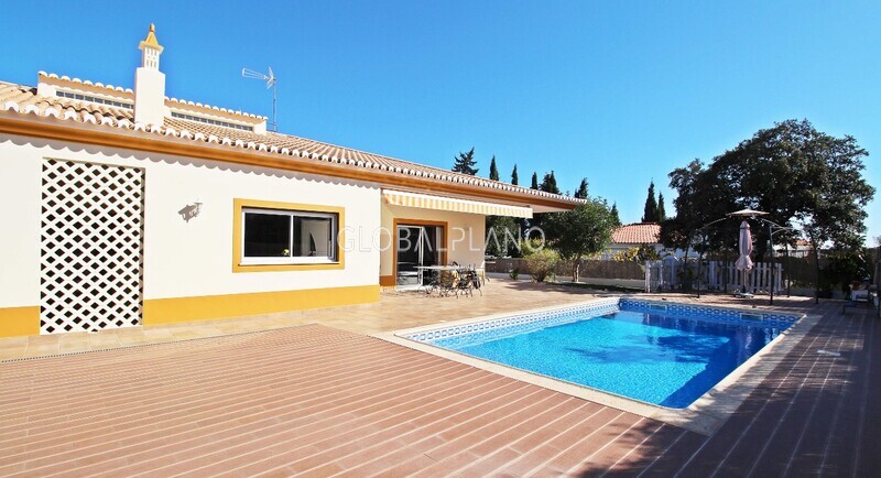 House 4 bedrooms in the countryside Urbanização Monte Canelas Mexilhoeira Grande Portimão - garden, garage, barbecue, swimming pool