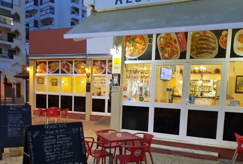 Restaurant Praia da Rocha Portimão - garage, esplanade, store room, easy access, parking space