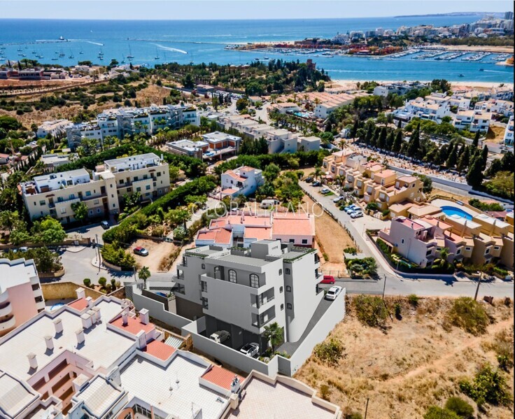 Apartamento bem localizado T1 Ferragudo Lagoa (Algarve) - garagem, 2º andar, lugar de garagem, piscina, 1º andar