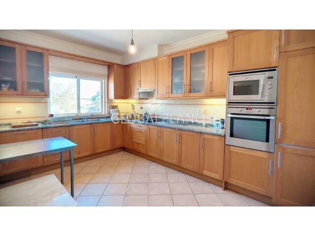 Moradia V3 Mosqueira Ferreiras Albufeira - cozinha equipada, condomínio privado, lareira, terraço, garagem, ar condicionado