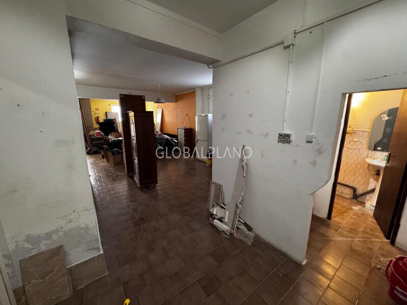 Warehouse with 102sqm Portimão - easy access