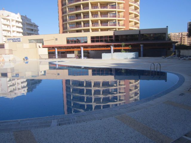 Apartamento Moderno T1 Praia da Rocha Portimão - jardim, equipado, garagem, varanda, piscina, bonitas vistas, mobilado