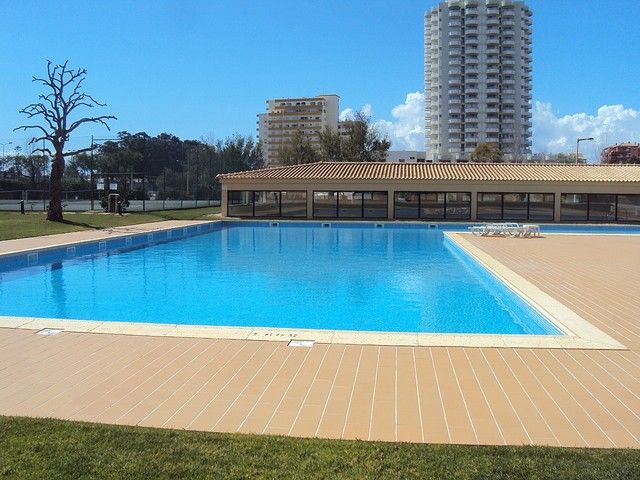 Apartamento Moderno T1 Praia da Rocha Portimão - ar condicionado, varanda, r/c, piscina, lugar de garagem, ténis