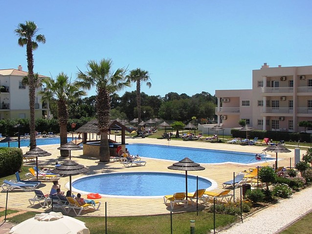 Apartment T1 Praia do Vau Portimão - balcony, playground, swimming pool, garden