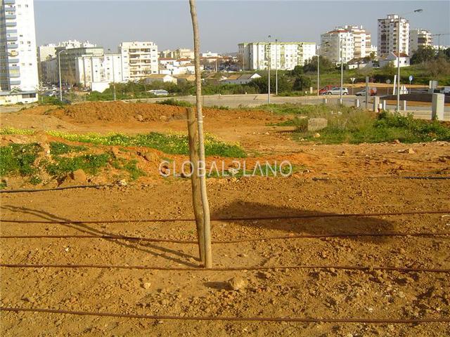 Lote de terreno com 15336m2 Av. 25 de Abril Portimão - viabilidade de construção