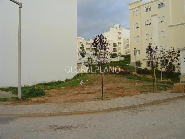 Plot with 200sqm Sesmarias Portimão - construction viability