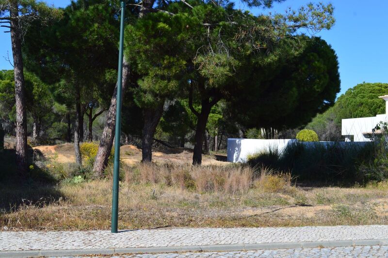 Plot Urban with 805sqm Vale do Garrão Almancil Loulé - good access