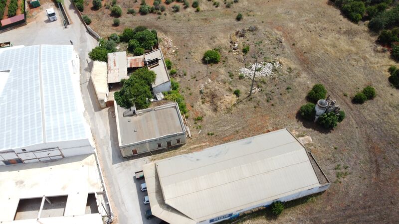 Armazém com 499.81m2 Benfarras Boliqueime Loulé à venda