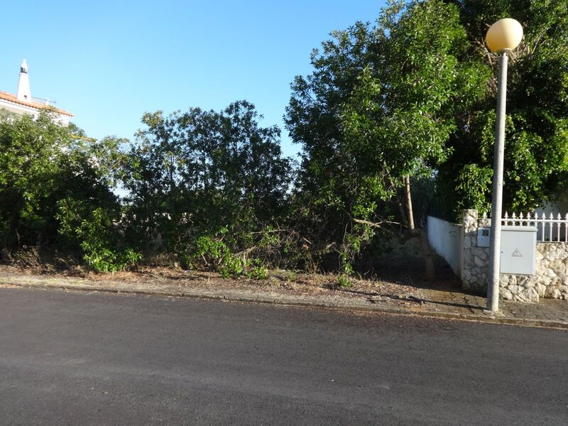 Plot with 540sqm Santa Bárbara de Nexe Faro - very quiet area, garage, sea view, easy access, great location