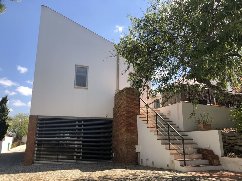 House new 4 bedrooms Luz Lagos - equipped kitchen, alarm, central heating, garage, garden, double glazing, swimming pool, barbecue