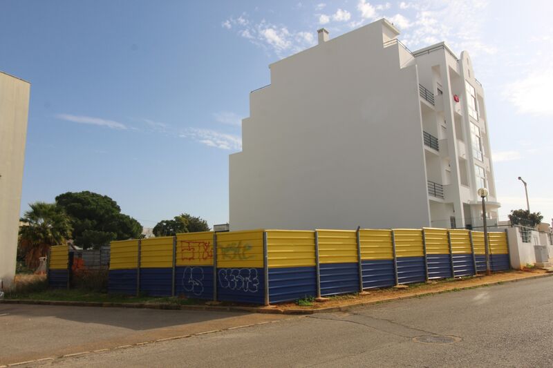 Terreno Urbano com 800m2 Estômbar Lagoa (Algarve) - bons acessos, viabilidade de construção
