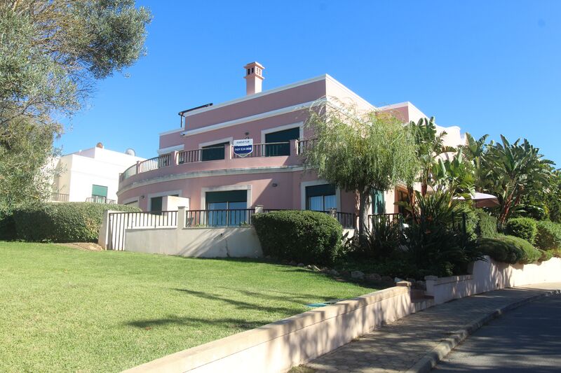 Apartamento T3 Estômbar Lagoa (Algarve) - alarme, equipado, jardim, piso radiante, ténis, lareira, condomínio privado, bbq, piscina, terraço