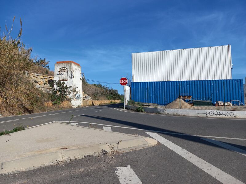 Armazém Industrial com 761m2 Faro Quarteira - estacionamento