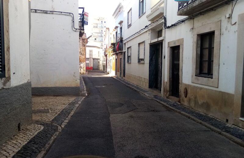 Prédio Urbano em zona central Faro Quarteira - logradouro, terraço