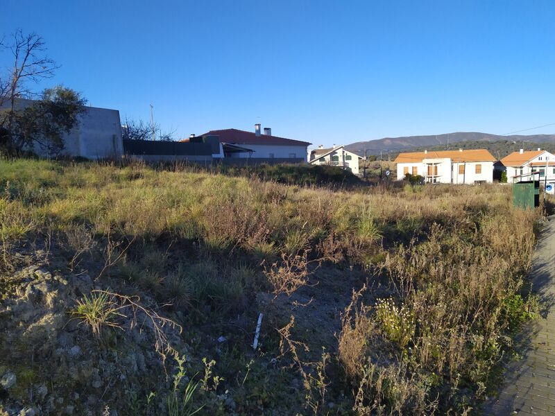 Lote de terreno com 440m2 Aldeia de Joanes Fundão - água