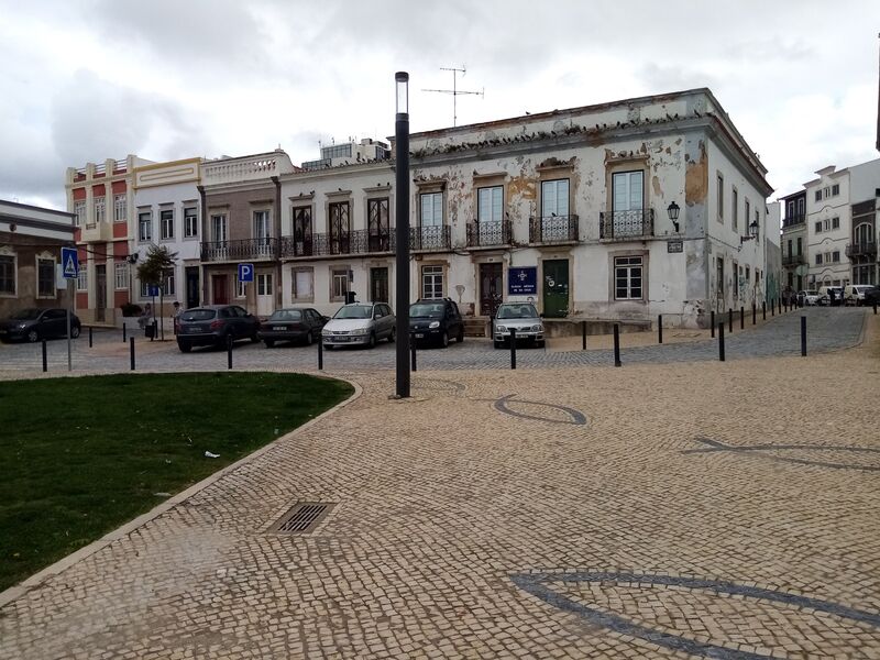 здание старинный для восстановления Faro - руины, терраса, усадьбаl, logradouro