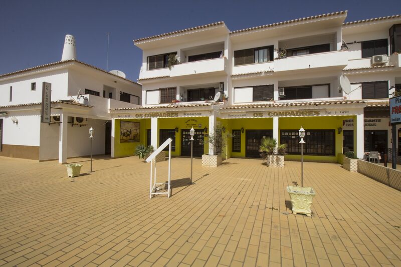 Restaurant with basement Albufeira - air conditioning, garage, kitchen, esplanade